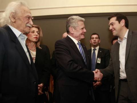 Τσίπρας προς Γκάουκ:Η κυβέρνηση ΣΥΡΙΖΑ θα διεκδικήσει τις αποζημιώσεις