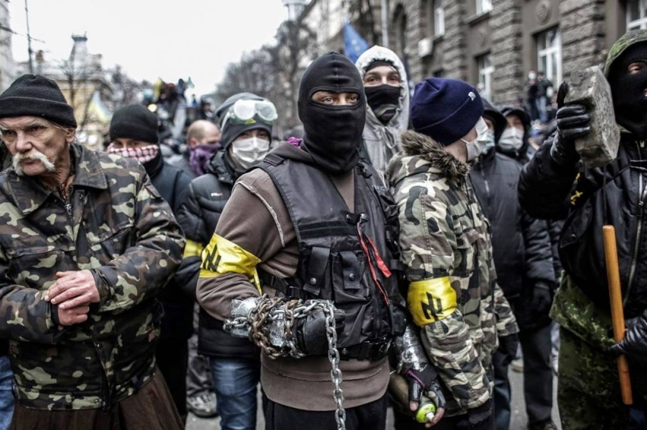 Βίντεο: Ναζιστές αιχμαλωτίζουν υποστηρικτές του Γιανουκόβιτς!