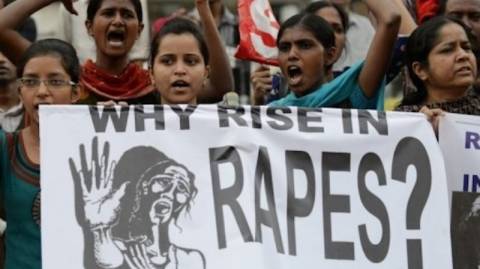 Ινδία: Ισόβια για τέσσερις βιαστές