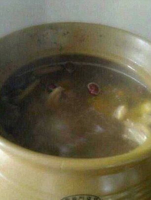 ΦΡΙΚΗ: Γυναίκα σκότωσε γάτα, την έκανε σούπα και την έφαγε! (pics)