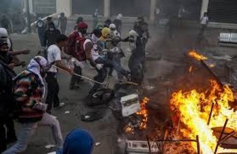 Βενεζουέλα: «Υπερβολές» βίας κατά διαδηλωτών παραδέχονται οι αρχές