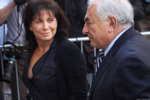 Γαλλία: Η πρώην σύζυγος του Στρος - Καν σπάει τη σιωπή της