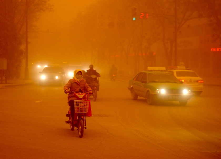 Κίνα: H ισχυρότερη αμμοθύελλα της δεκαετίας! (video+photos)
