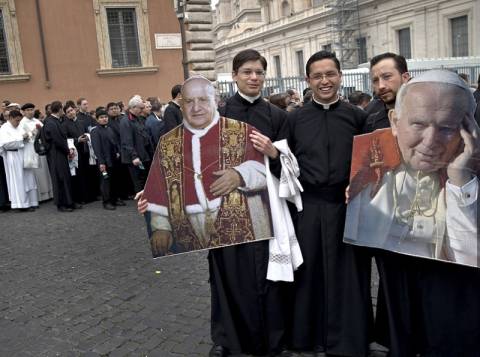 Εικόνες από την τελετή αγιοποίησης στο Βατικανό