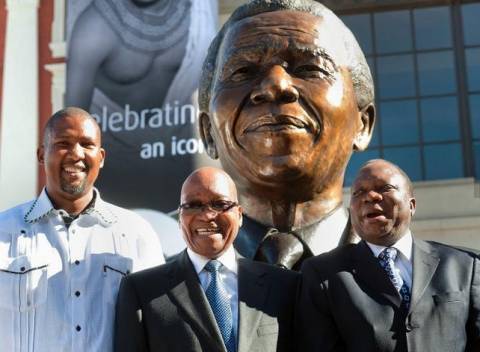 Νότια Αφρική: Προτομή του Νέλσον Μαντέλα μπροστά από τη Βουλή