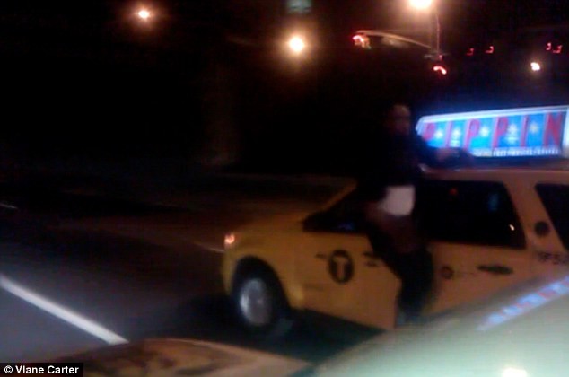 Νέα Υόρκη: Προσπάθησε να κλέψει ταξί εν κινήσει! (photos+video)