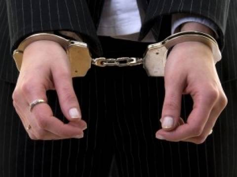 Σύλληψη 27χρονης στο Βόλο για απόπειρα κλοπής μίνι μάρκετ