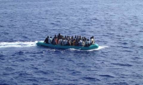 Βούλιαζε βάρκα με 24 μετανάστες στο Αγαθονήσι