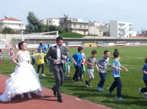 Πήγαν για ζέσταμα πριν την… κρεμάλα: Για τρέξιμο στο στάδιο νύφη και γαμπρός (pics)