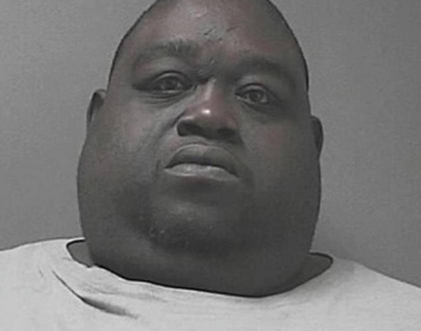 Άντρας 204 κιλών έκρυβε τη μαριχουάνα κάτω από την κοιλιά του!