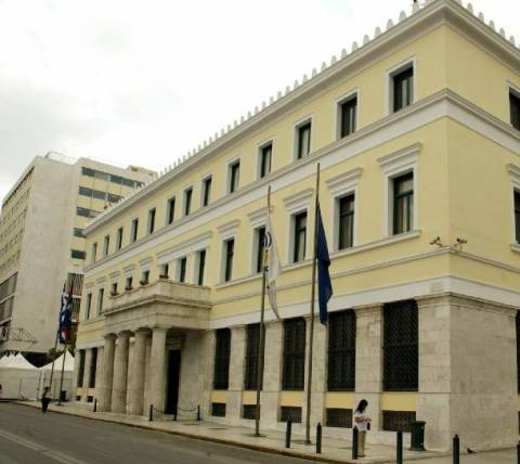 Το δημοτικό συμβούλιο Αθήνας παγώνει την αξιολόγηση του προσωπικού