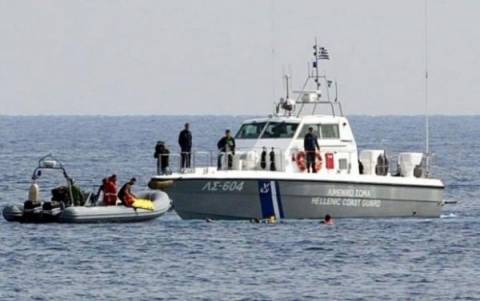 Νέα Μάκρη: Βυθίστηκε αλιευτικό σκάφος – Κινδύνεψαν δύο άτομα