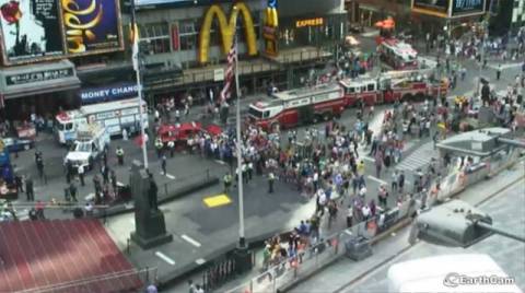 Νέα Υόρκη: Σύγκρουση λεωφορείων με τραυματίες στην Times Square (vids+phs)