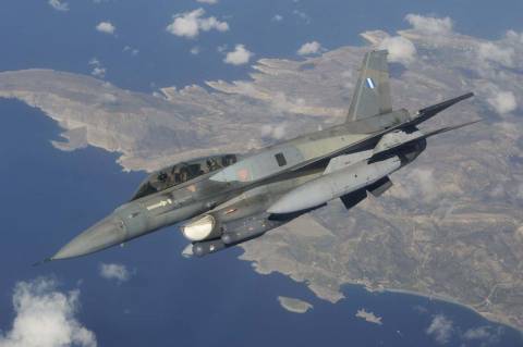 Παραλίγο τραγωδία με F-16: Απεφεύχθη σύγκρουση στον αέρα!