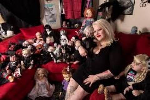 Έφτιαξε 300 αληθινές κούκλες από τα... μαλλιά του γιου της! (pics)