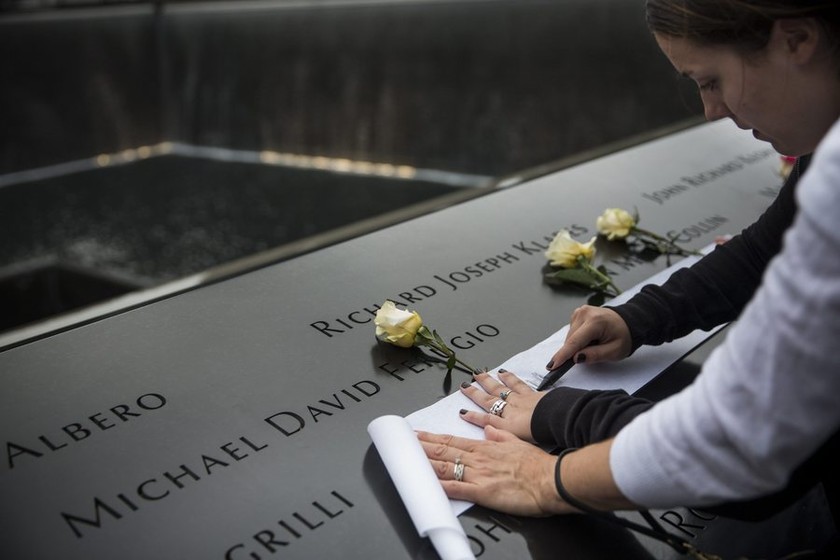 Οι ΗΠΑ θρηνούν τους νεκρούς της 11ης Σεπτεμβρίου (pics)
