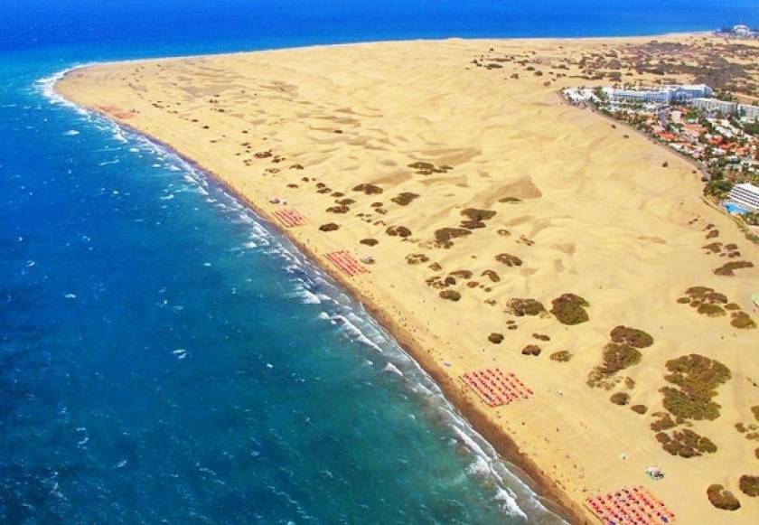 Εντυπωσιακό σκηνικό - Παραλία με τεράστιους αμμόλοφους!