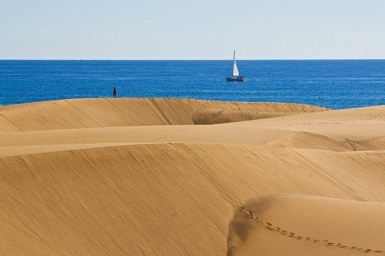 Εντυπωσιακό σκηνικό - Παραλία με τεράστιους αμμόλοφους!