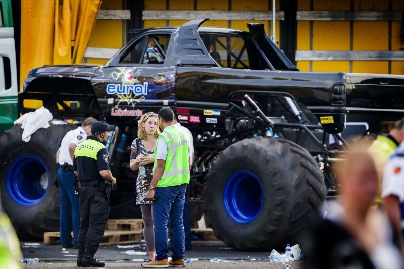 Τραγωδία στην Ολλανδία: Monster truck πάτησε θεατές! (vids)