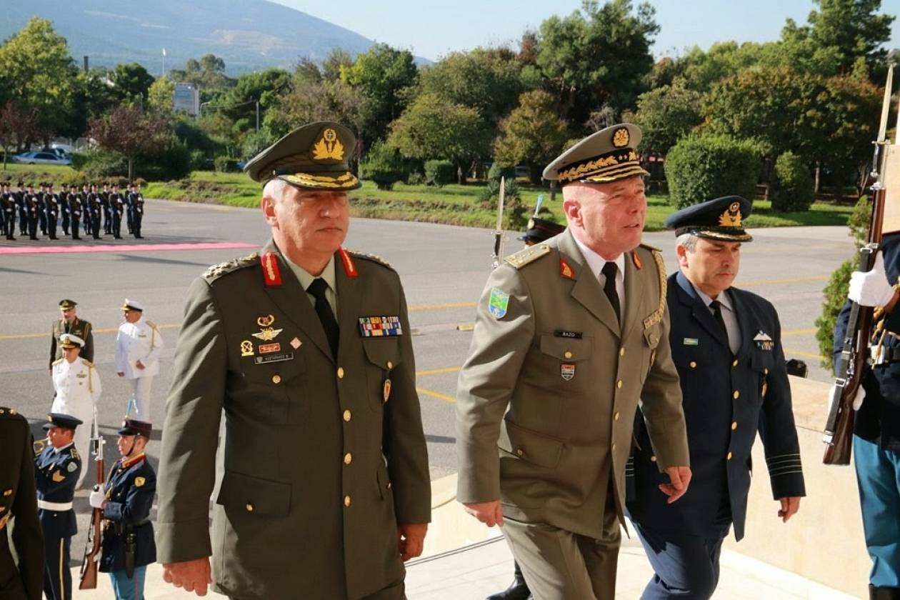 Ο Αρχηγός των Ενόπλων Δυνάμεων της Aλβανίας στο ΓΕΕΘΑ