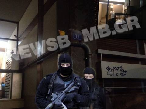 Αντιτρομοκρατική: Βρήκαν γιάφκα στο Κολωνάκι (pics&vid)
