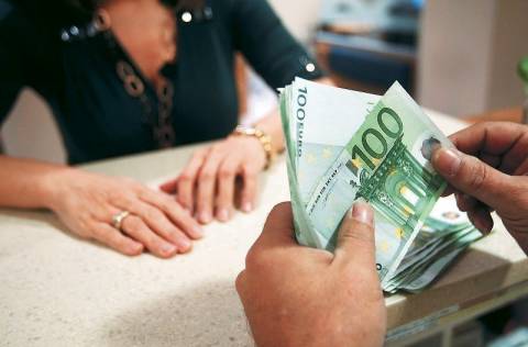 Υποχρεωτικά μέσω τραπέζης οι συναλλαγές άνω των 500 ευρώ