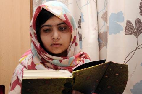 Πακιστάν: Εγκώμια για τη νεαρή Μαλάλα που βραβεύτηκε με το Νόμπελ Ειρήνης