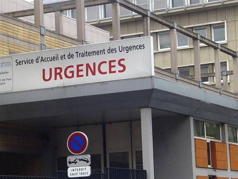 Σε νοσοκομείο του Παρισιού νοσοκόμα με συμπτώματα Έμπολα
