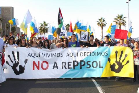 Ισπανία: Διαδήλωση κατά της εξόρυξης πετρελαίου στα Κανάρια Νησιά (vid)