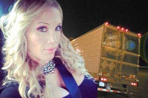 Διάσημη πορνοστάρ προσκαλεί το κοινό στο πίσω μέρος του... φορτηγού της! (vids+pics)