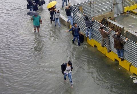 Πλημμύρισε και ο Πειραιάς (photos)