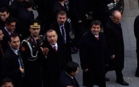 Κωνσταντινούπολη: Ο Ερντογάν έβαλε… χέρι σε καπνιστή!