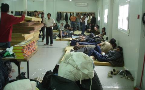 Δουλέμποροι αποβίβασαν 52 μετανάστες στα Γιούρα