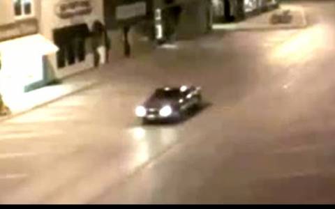 UFO (;) εξαφάνισε αυτοκίνητο στη μέση του δρόμου!