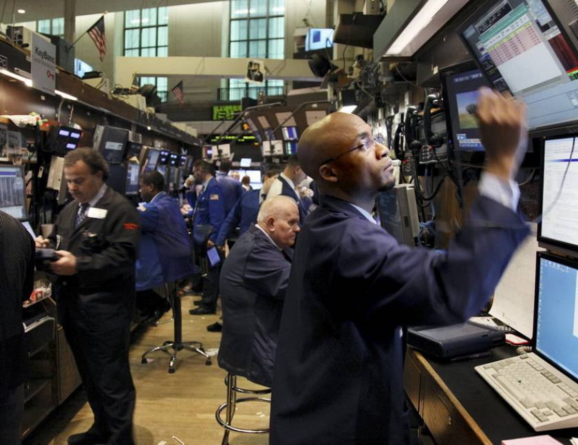 Μικτά πρόσημα στη Wall Street και νέο ρεκόρ στον S&P 500