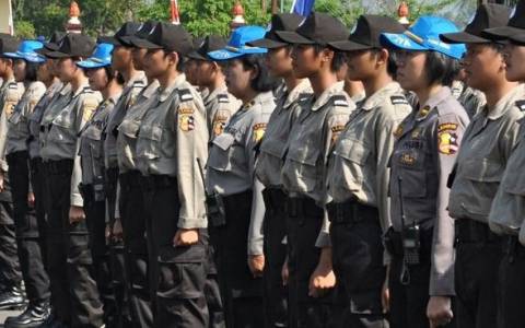 Ινδονησία: Τεστ «παρθενίας» πριν την... αστυνομία (video)