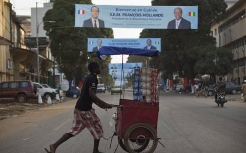 Έμπολα: Στη Γουινέα ο Ολάντ