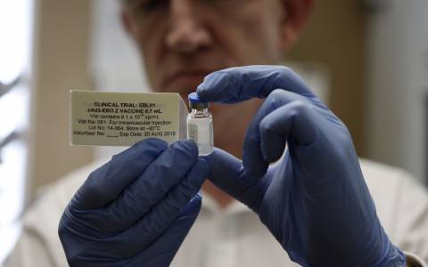 Έμπολα: Ανεστάλη κλινική έρευνα για εμβόλιο κατά του ιού