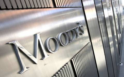 Η Moody's εξετάζει υποβάθμιση