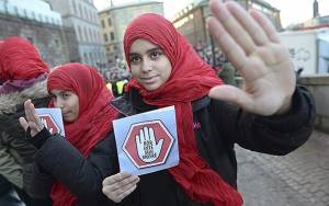 Σουηδία: Χιλιάδες διαδήλωσαν κατά της ισλαμοφοβίας