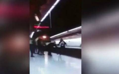 Σοκαριστικό video: Σκότωσε αστυνομικό πετώντας τον στις γραμμές!