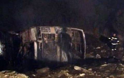 Περού: Τουλάχιστον 23 νεκροί από την πτώση λεωφορείου σε χαράδρα