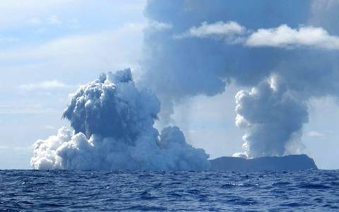 Ηφαιστειακές εκρήξεις δημιούργησαν νησί στον Ειρηνικό! (vid)