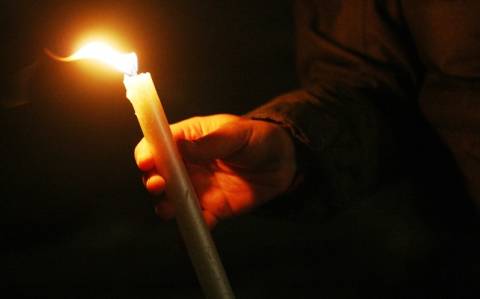 Άναψαν κεριά για την επιστροφή των Γλυπτών στην Ακρόπολη (Pics)
