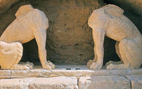 Αμφίπολη – Καργάκος: «Στην Ολυμπιάδα ή στην Ευρυδίκη ανήκουν τα οστά»
