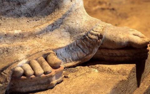 Αμφίπολη-Υπ.Πολιτισμού: Τυμβωρύχοι «ανακάτεψαν» τον τάφο (pic)
