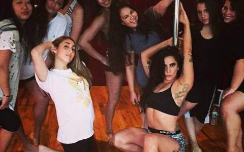 Το pole dancing της Lady Gaga