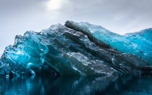 Ανταρκτική: Η «αθέατη» πλευρά ενός παγόβουνου (pics)