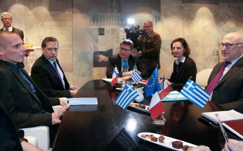 Βαρουφάκης: Θα συναντηθώ με τον Σόιμπλε - Σαπέν: Η θέση της Ελλάδας είναι στο ευρώ