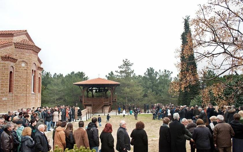 Λαϊκό προσκύνημα στον τάφο του Αγ. Παϊσίου (photos)